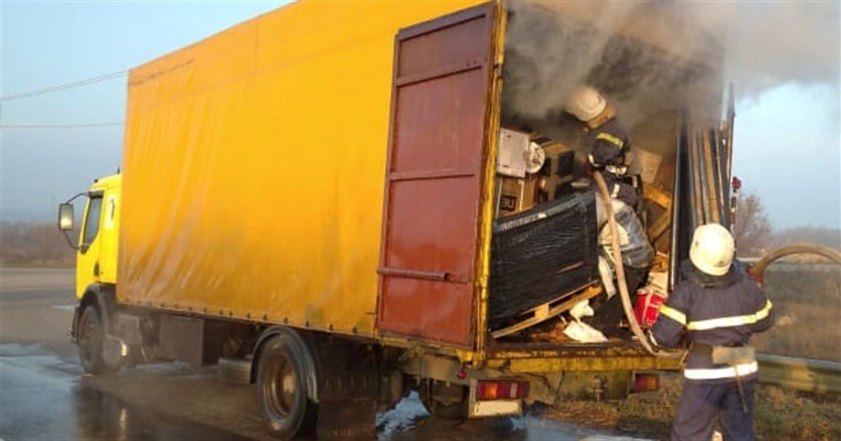 Біля Ташлицького водосховища Южноукраїнська загорівся вантажний автомобіль