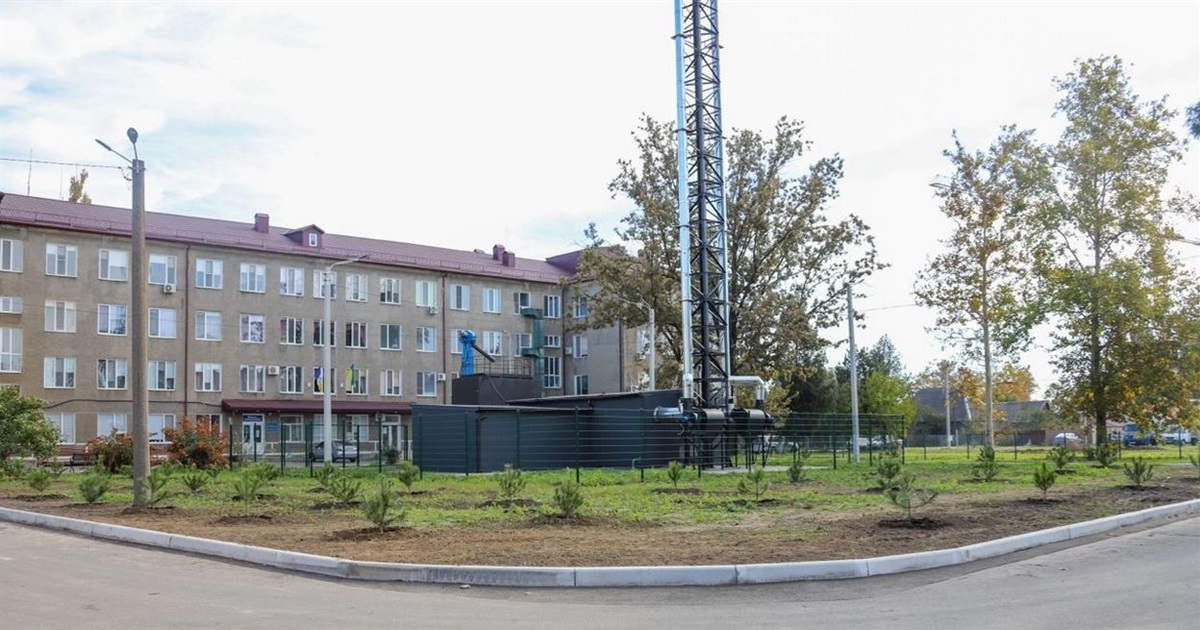 На території центральної міської лікарні Ізмаїла висадили 70 кримських сосен