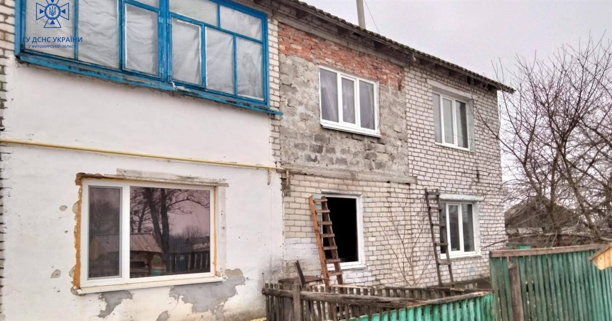 Через пожежу у квартирі загинув чоловік, а жінку врятували вогнеборці