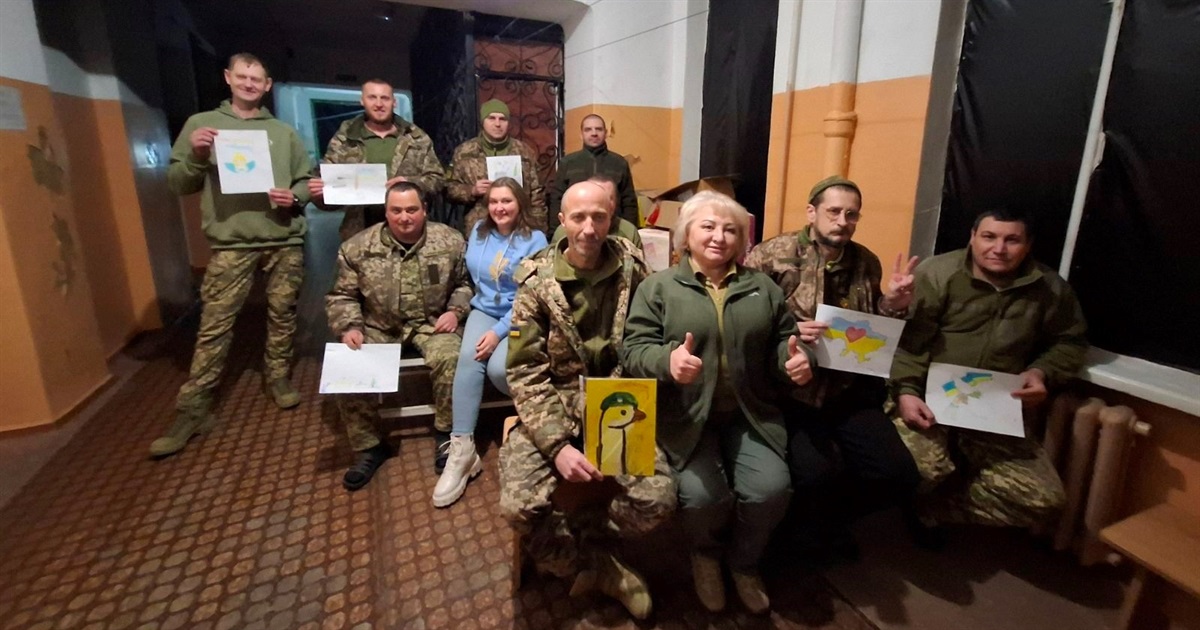 Зоя Тимченко, Віктор Бутко та Інна Лисаківська вже традиційно День волонтера відзначають на фронті