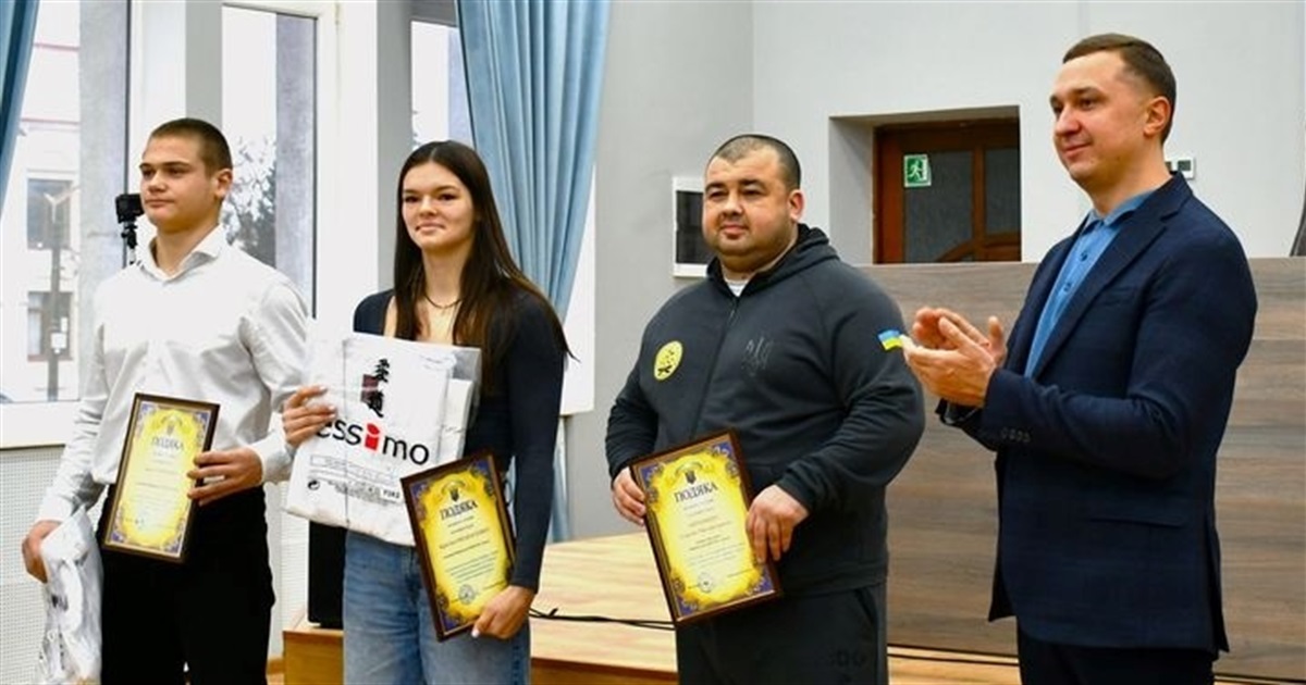 Ніжинські дзюдоїсти та їх тренер відзначені подяками міського голови
