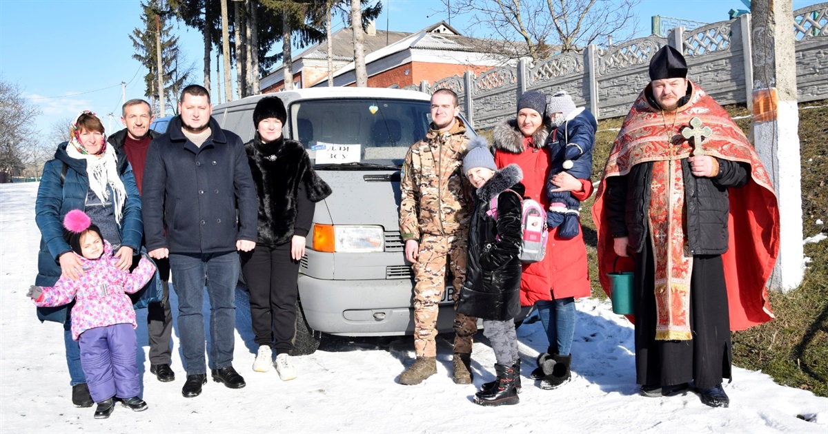Авто для воїна: у Жмеринці для військового Володимира Самоляка придбали та передали автівку
