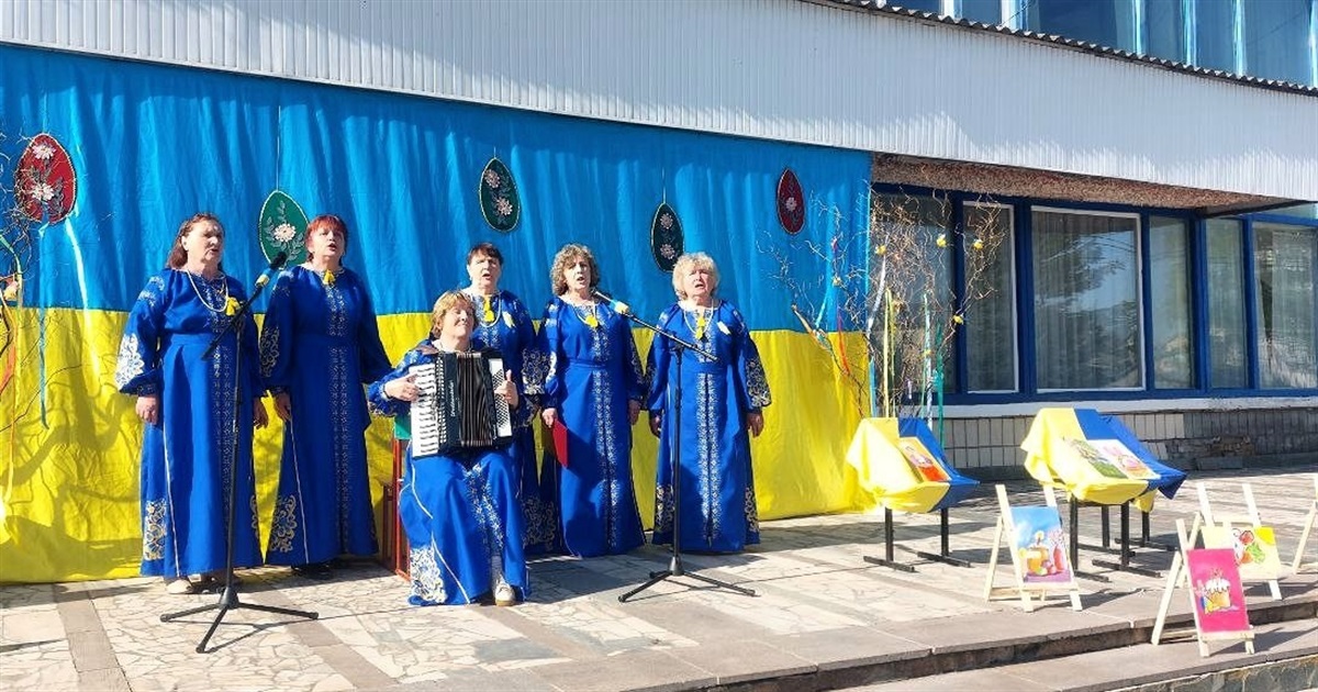 "Великодні барви": у Студениках відбулася благодійна виставка-продаж дитячих картин