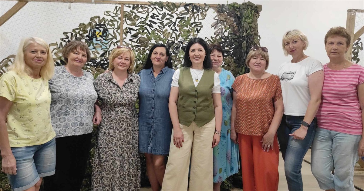 «Я не можу бути на війні, але можу плести сітки»: як волонтерки збирають у ГБО щоб допомогти воїнам