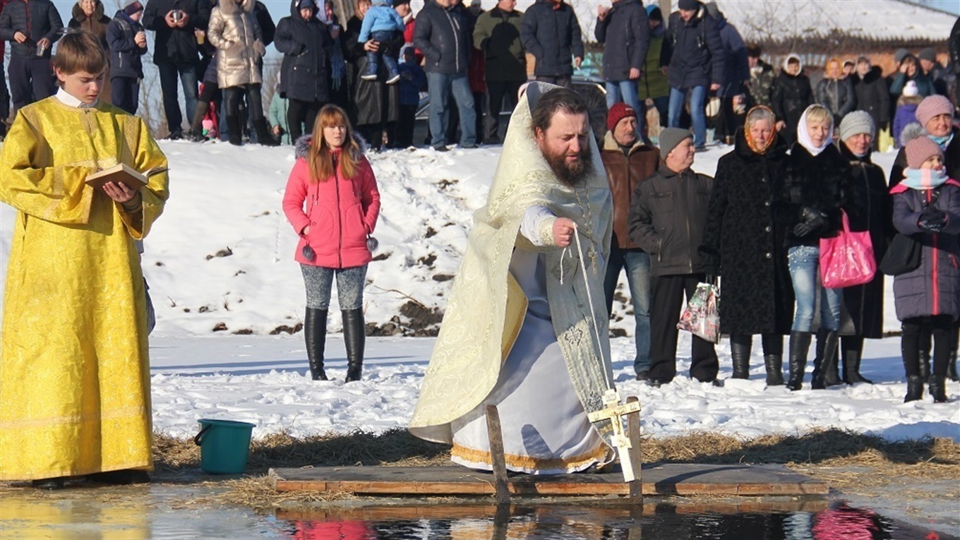 Як у Сальнику святили воду і купалися в ополонці