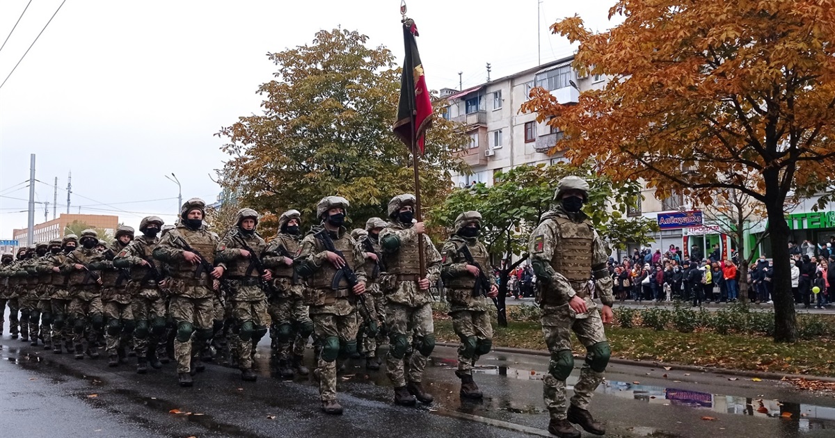 Це Марш захисників та захисниць у Сєвєродонецьку. Що про цей день говорять українські воїни
