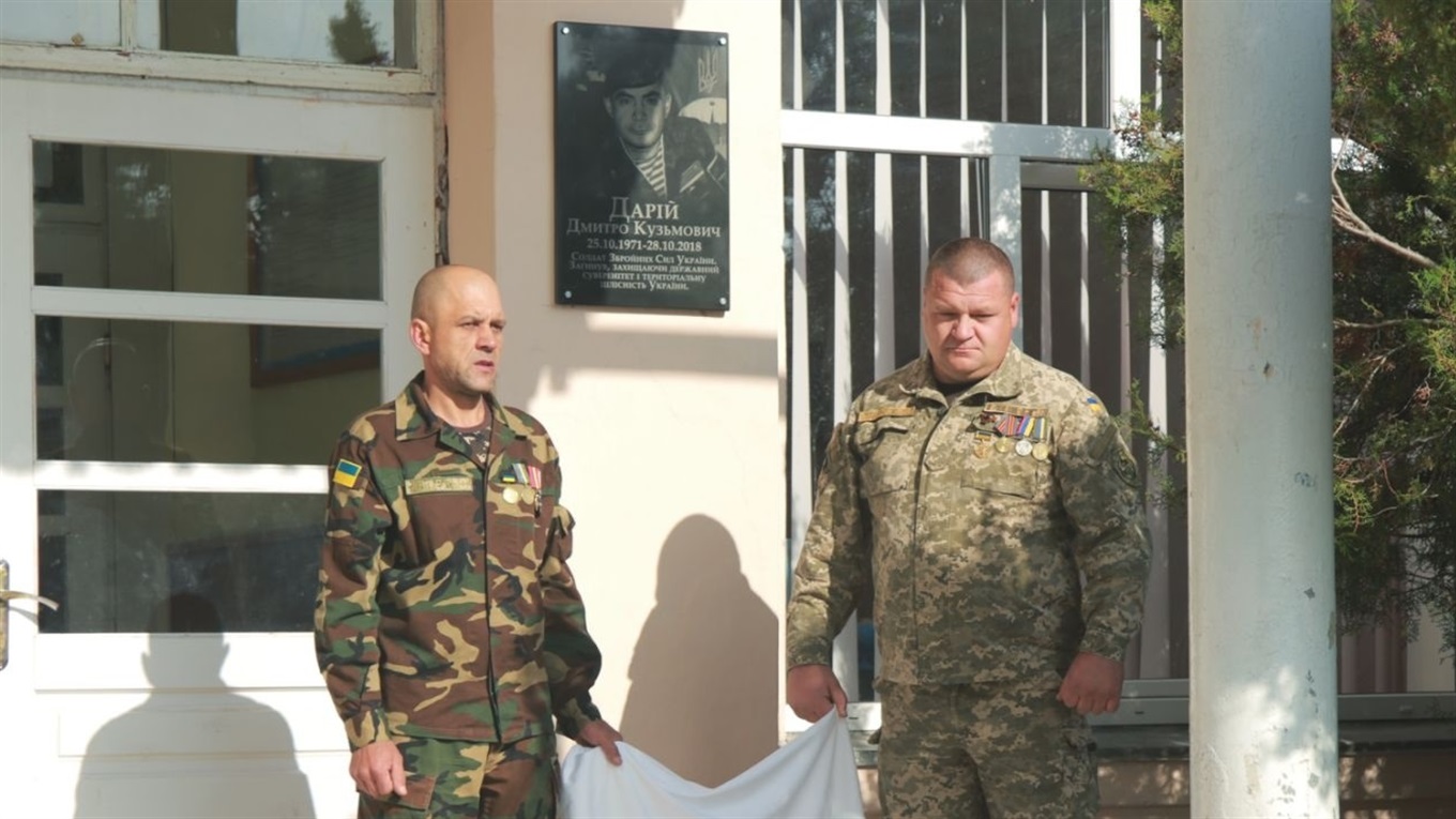 У день річниці загибелі захисника Дмитра Дарія у Суховерхові відкрили меморіальну дошку