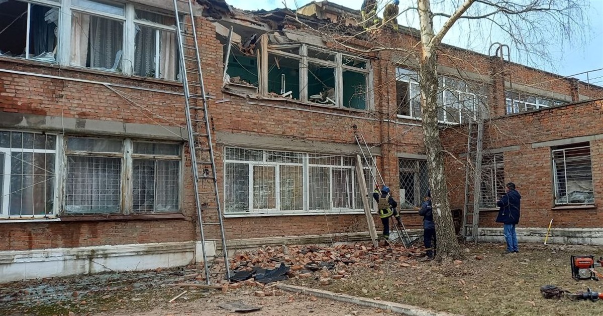 В результаті обстрілу Білопілля загинула дитина, зруйнована частина лікарні