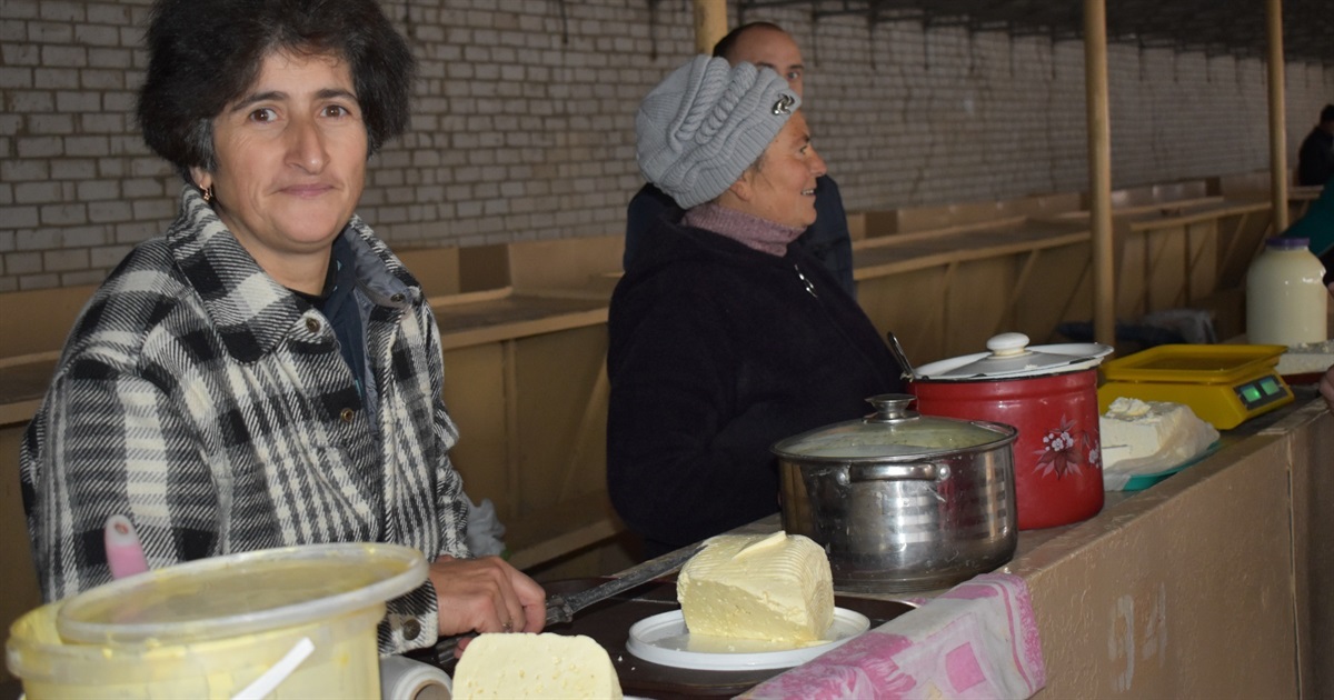 У Переяславі на базарі ціни на молочні продукти тримаються на рівні літніх ВІДЕО