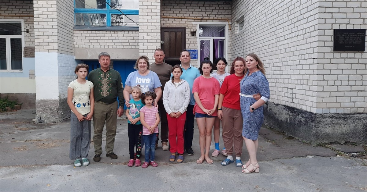 "Жіноче царство": у Гульську у дитячому будинку сімейного типу родини Барбух 8 дівчат