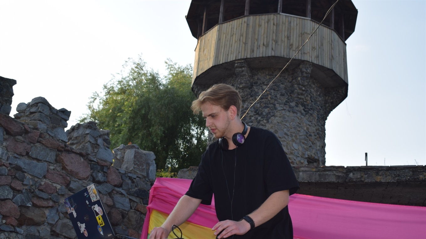 Діджей Дарій Джей виступив на "Лесин Street Fest" в останній день "Лесиних джерел"