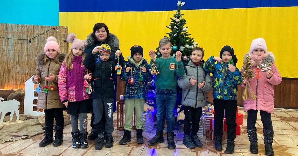 У Переяславі дітей розраджують під час війни заняттями в різдвяній майстерні: ВІДЕО