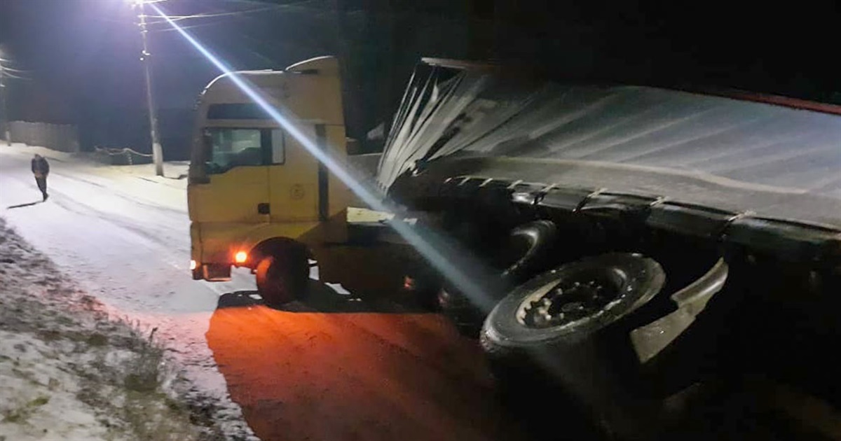 ДТП у Ржищеві: на виїзді із міста перекинулася фура