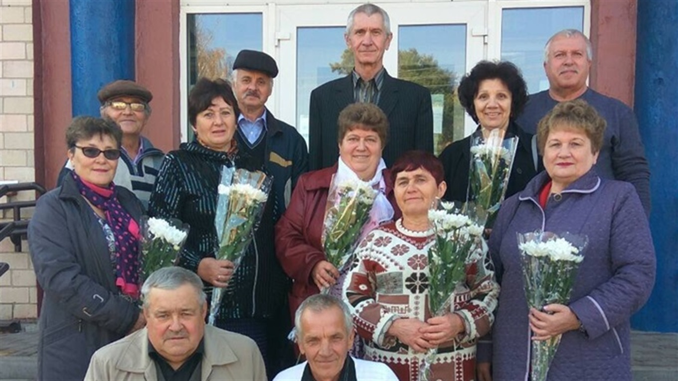 Побачилися  майже через 50 років: як у Сватках випускники зустрічалися 