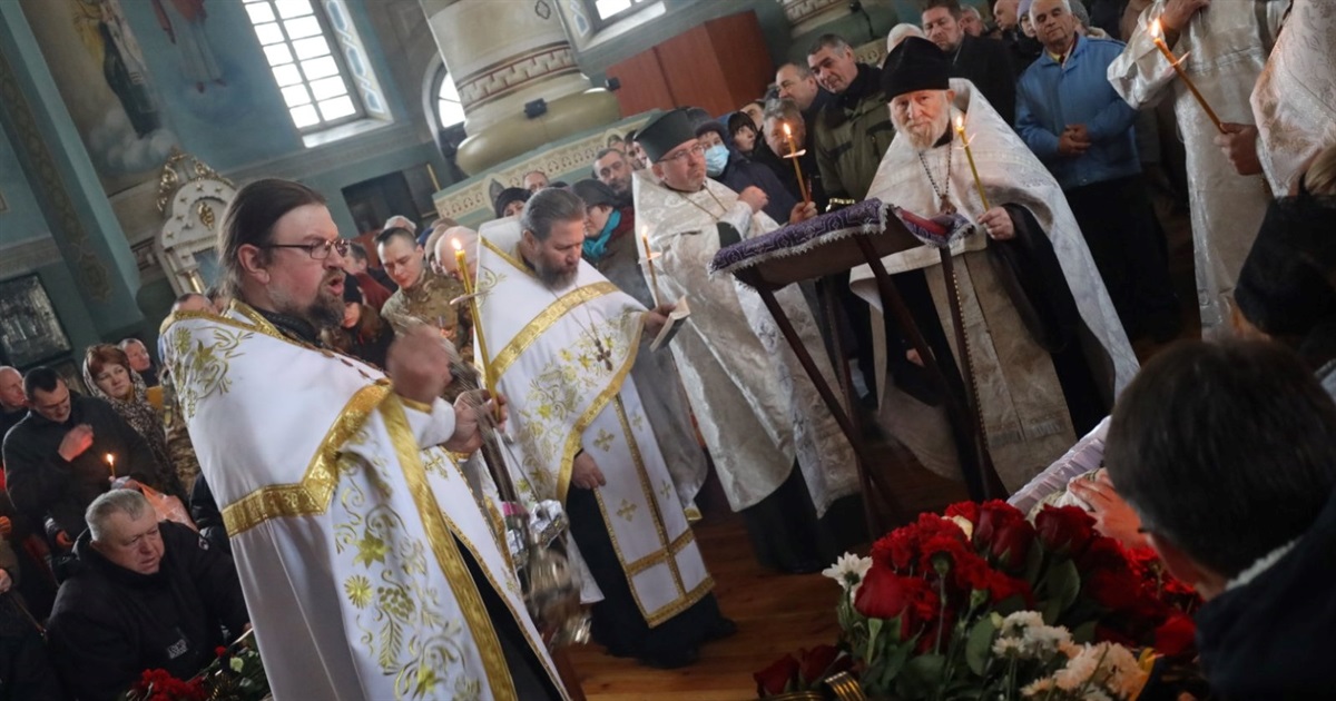 Громада Сміли прощалася із захисниками Дорошенком Олександром та Грудєвим Валерієм