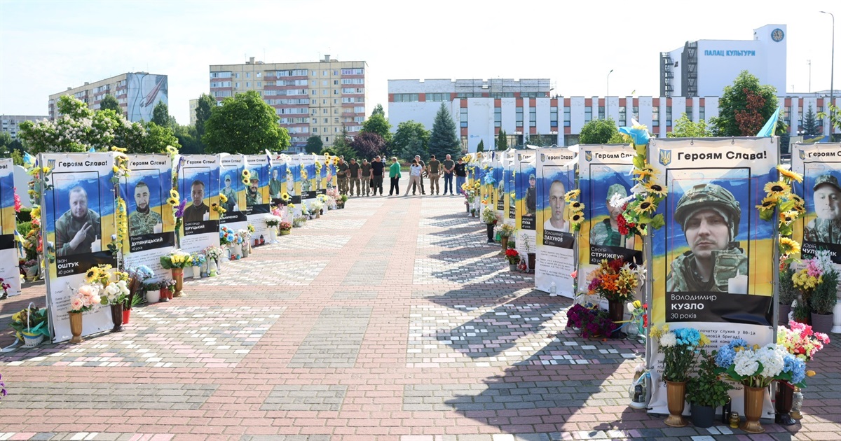 У Вараші щодня виходять на загальнонаціональну хвилину мовчання