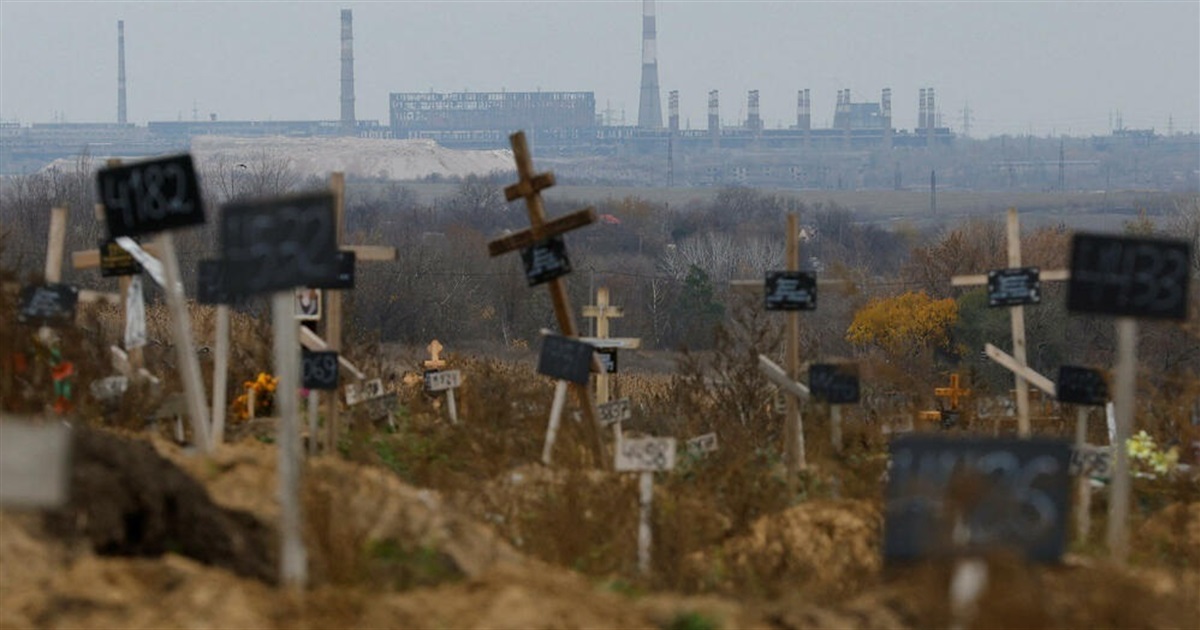 Окупанти знищили масове поховання маріупольців у Мангуші. Там зараз майданчик для ремонту дороги