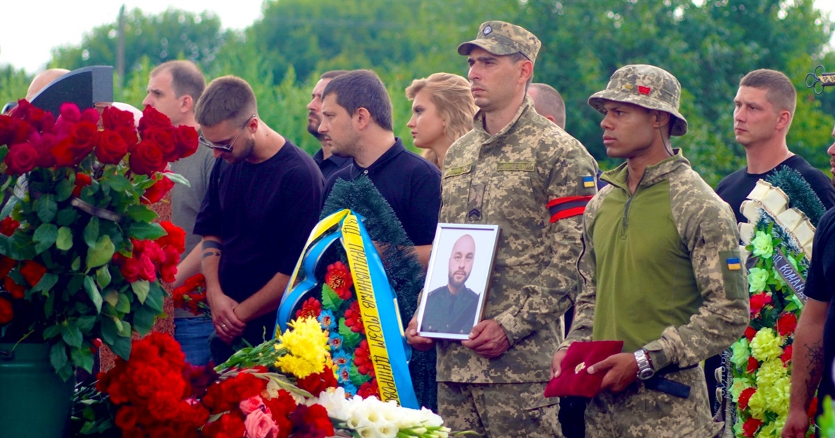 У Переяславі попрощалися з Валерієм Сахном. Він повернувся з-за кордону, щоб захищати Україну ВІДЕО