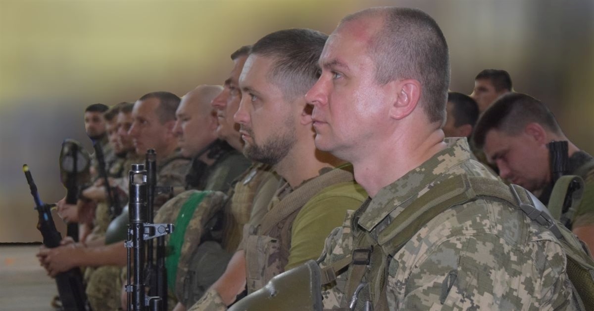 На честь Дня бригади звягеляни передали бійцям 30 ОМБр відзнаки