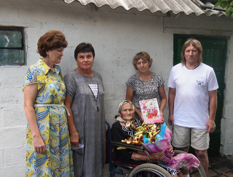 Берегиню роду Кулінічів з Гришиного вітали з 90-річчям
