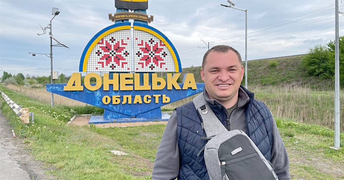 Вперед автівкою, назад — автостопом. Історія безстрашного водія, який возить допомогу на фронт