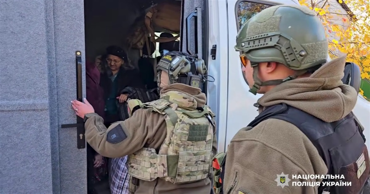 Дрони ганяються за людьми. "Білі янголи " евакуювали за день 12 людей з Лимана