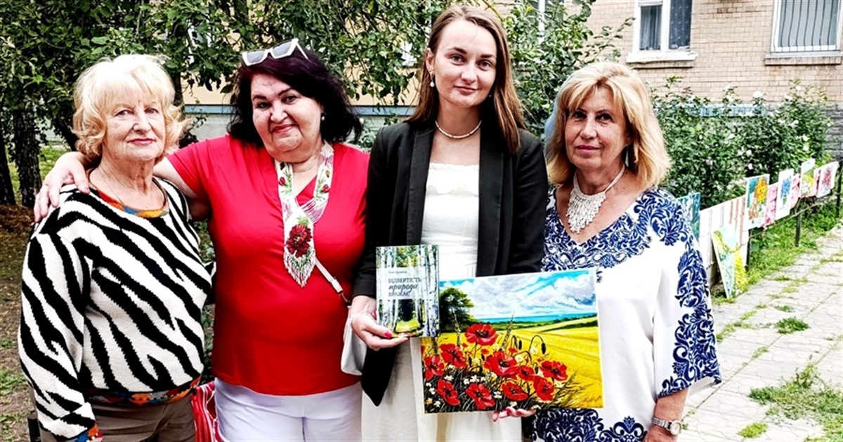 Переяславка Галини Глушко на День Незалежності влаштувала вернісаж своїх картин просто неба