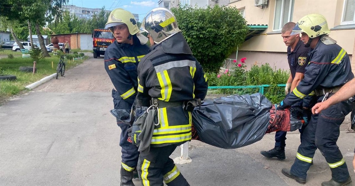 У Переяславі 40-річний чоловік випав з вікна багатоповерхівки та загинув