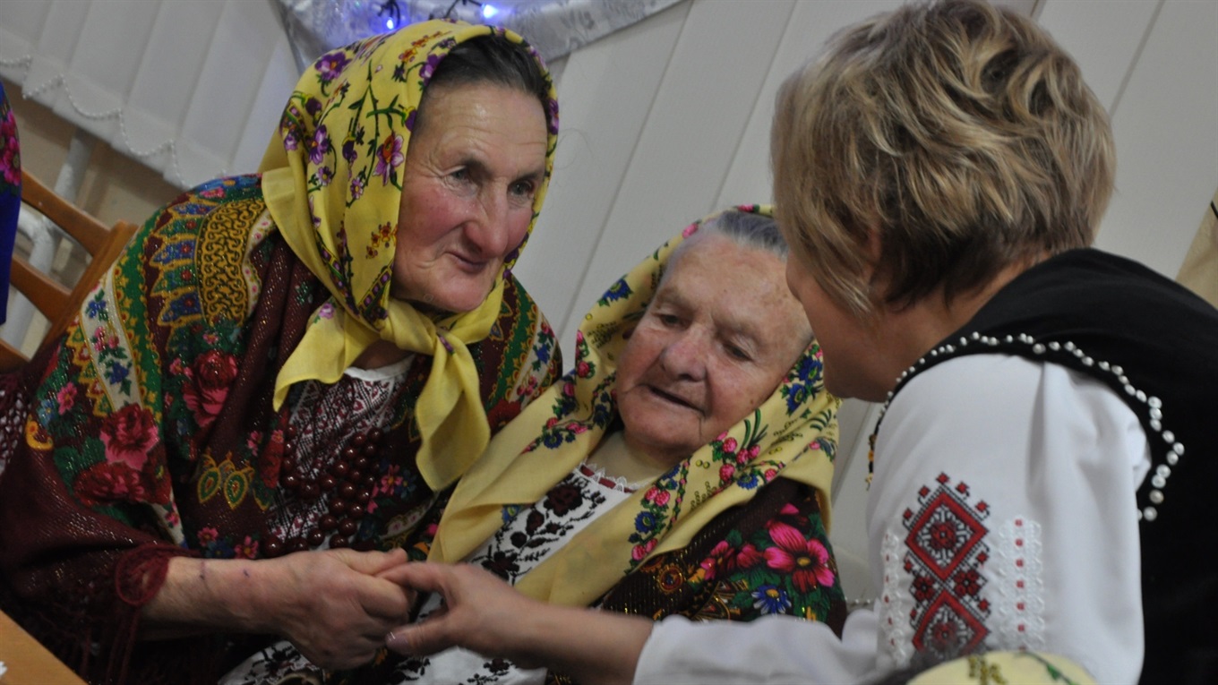Як жіночий співочий гурт з села Скомороше різдвяними традиціями ділився і життєвими долями