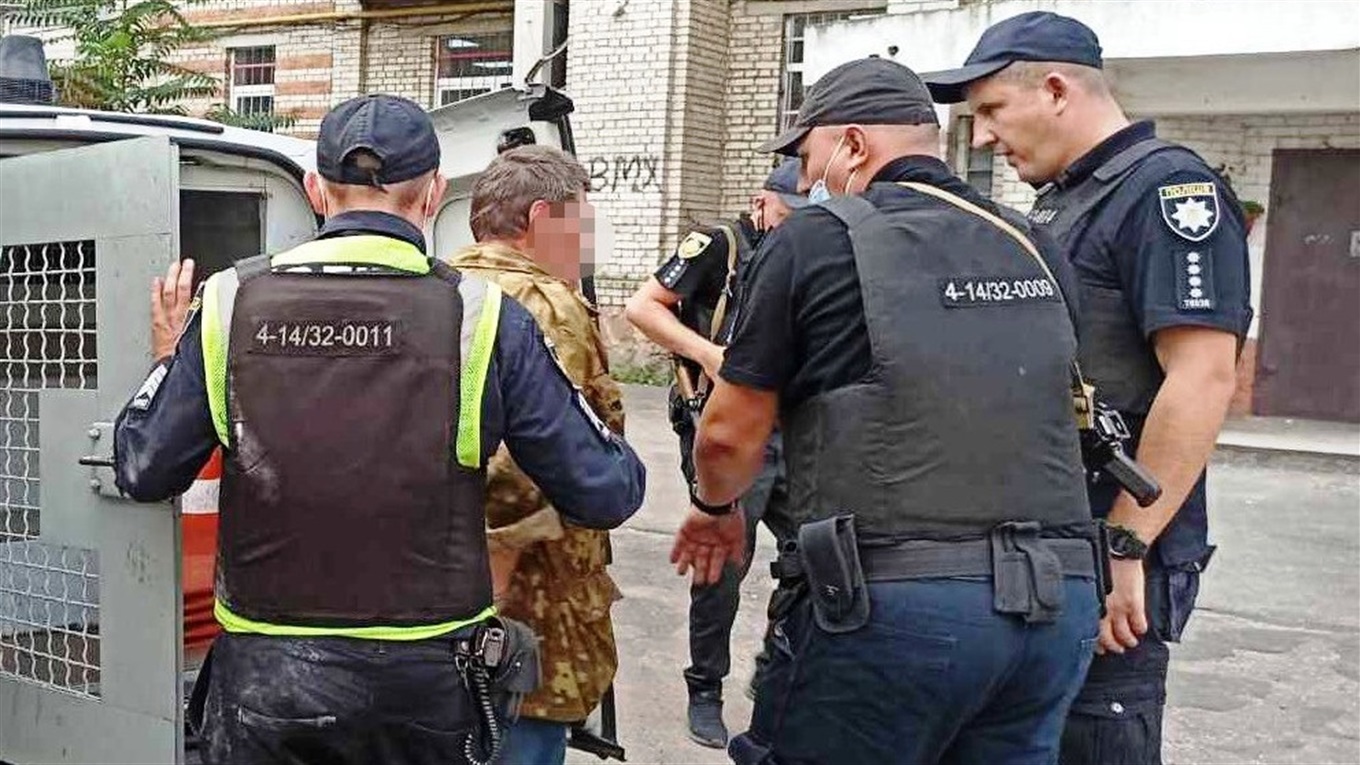 П’яний чоловік повідомив про замінування будинку за адресою вулиця Сокальська, 2. Його затримали
