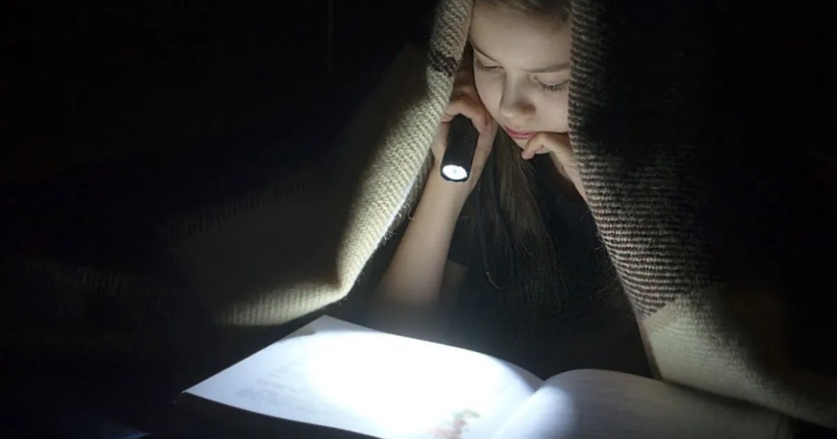 Погодинне відключення електроенергії 25 лютого: коли чекати світла