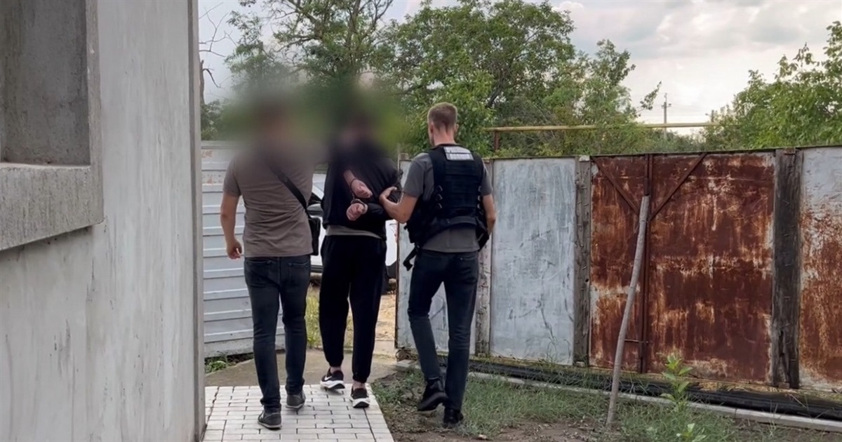 В Ізмаїлі затримали чоловіка, який намагався підпалити ТЦК (відео)