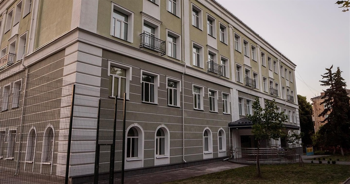 Понад 300 чернігівців прихистилися у сховищі чернігівської школи №3 під час активних бойових дій