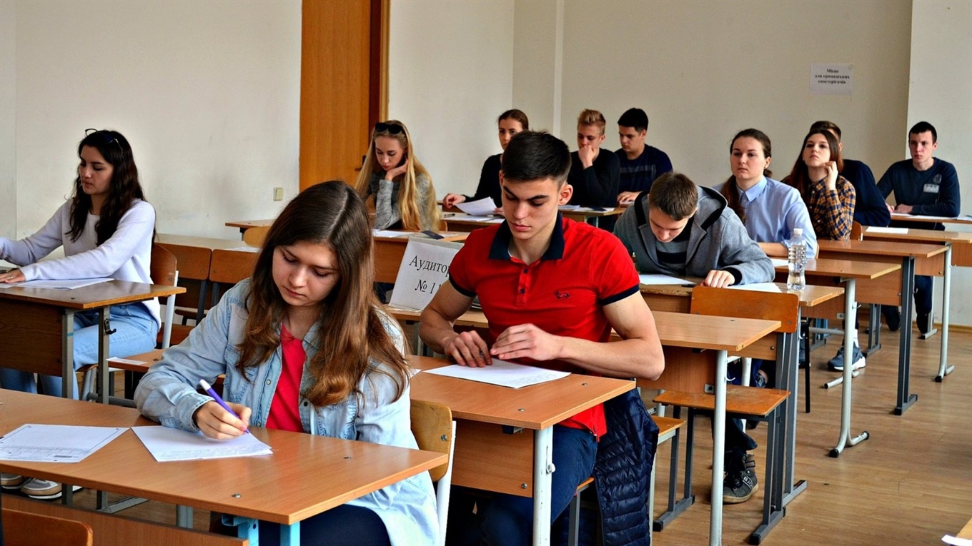 Пробное ЗНО проводят в онлайне. Но дети уже заплатили за тесты. Вот как собираются возвращать деньги
