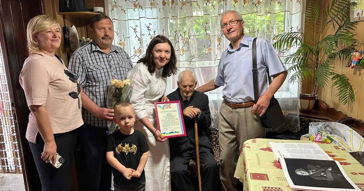 У Звягелі привітали 104-річного старожила Костянтина Бойченка