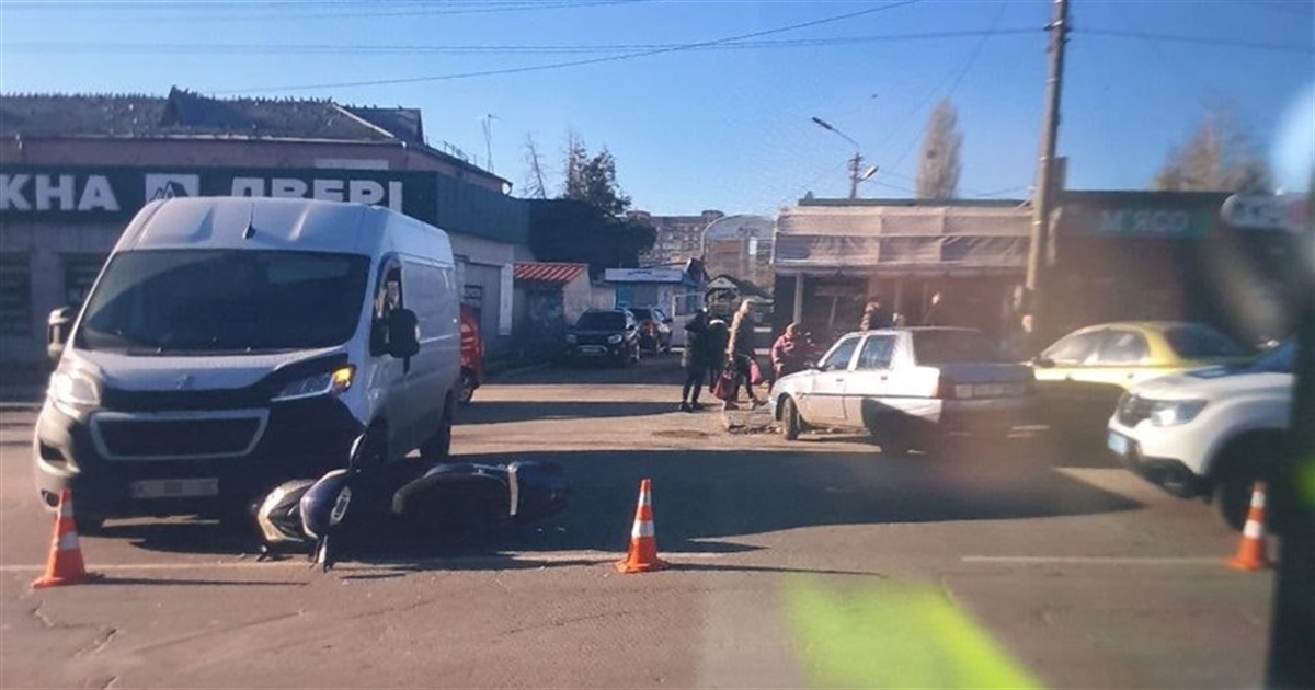 Авто зіткнулося з мопедом під кермуванням пенсіонерки у Переяславі: хроніка поліції