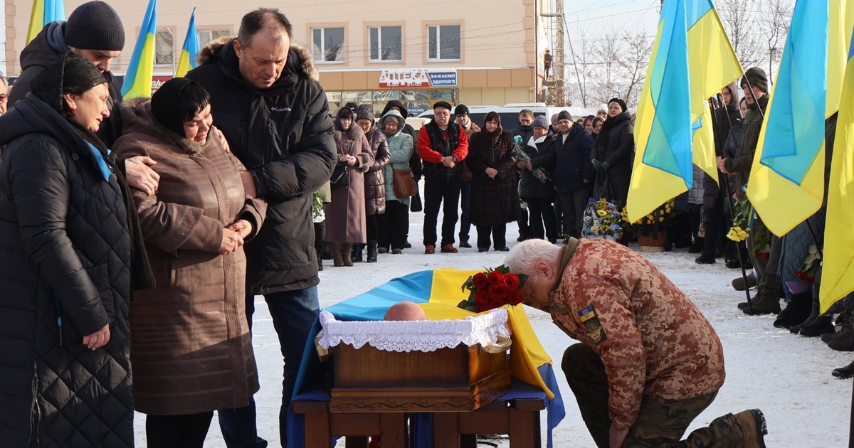 «Армія — це найкраще, що сталося в цьому житті»: в Сарнах попрощалися з Владиславом Василенком