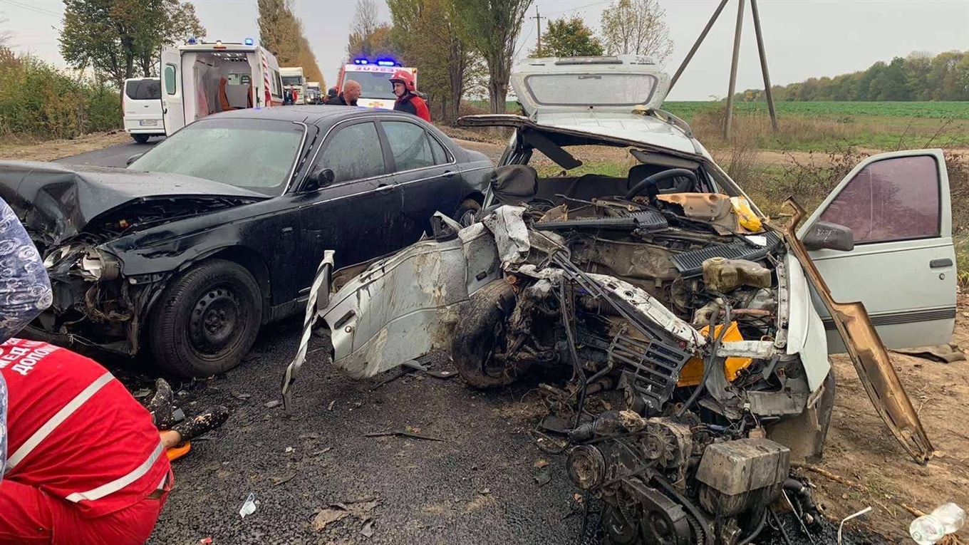 Рятувальники Жмеринки залучили спецтехніку: швидкість стала причиною аварії поблизу села Носківці