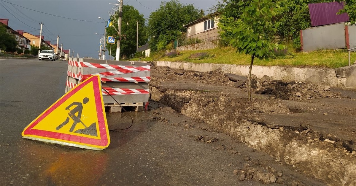 Проєкт продовжується. За які кошти облаштовують тротуар по вулиці Шевченка