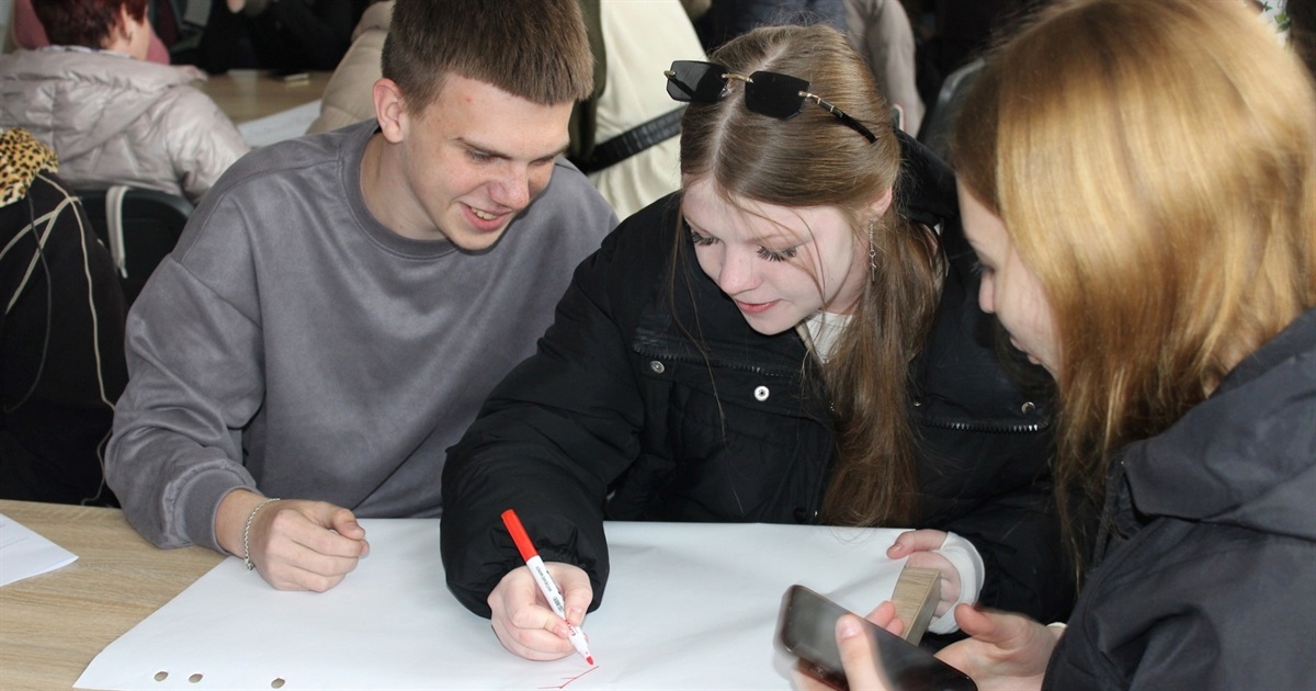 Стратегічна сесія у Звягелі: підприємці, військові та молодь говорили про розвиток громади