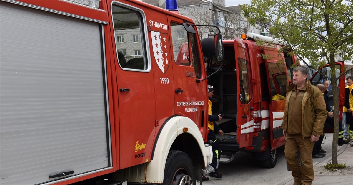 Пожежний автомобіль і медичне обладнання: Звягельщина отримала допомогу від Швейцарії