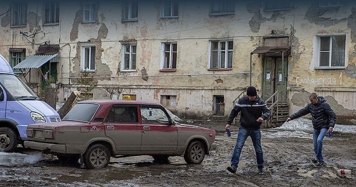 Як кремль змушує росіян затягнути пояси заради війни: пояснює ЦПД