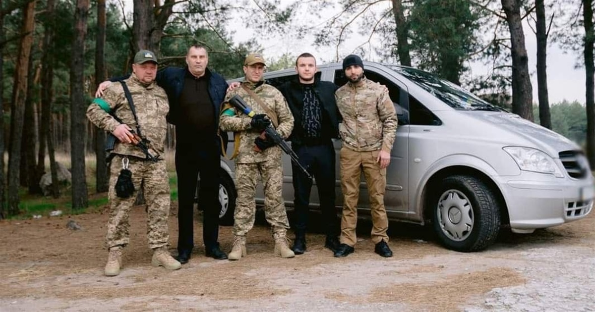 Брати Яреми для ЗСУ купили тепловізор та мікроавтобус
