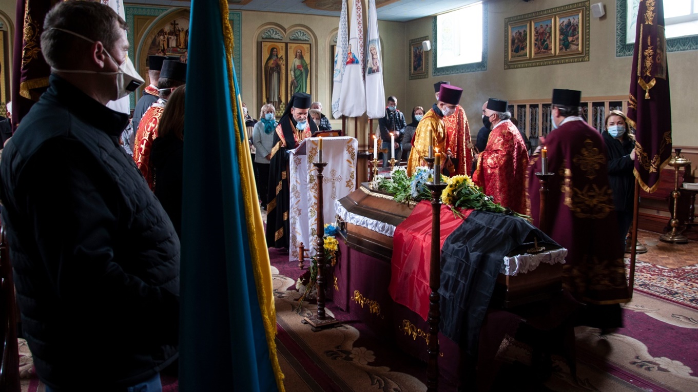 Таки схилилась «Тополя» під важким тягарем літ: у Чорткові попрощалися з легендарною Марією Штепою 