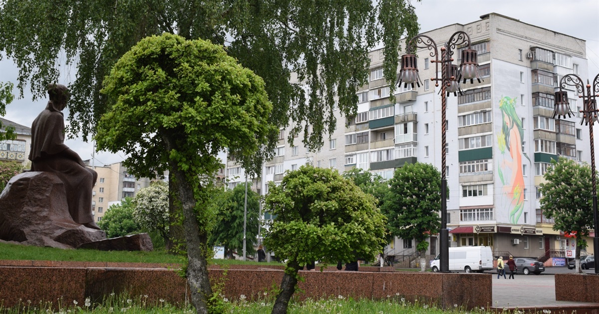 Поруч з площею Лесі Українки встановлять "лежачого поліцейського", що говорить
