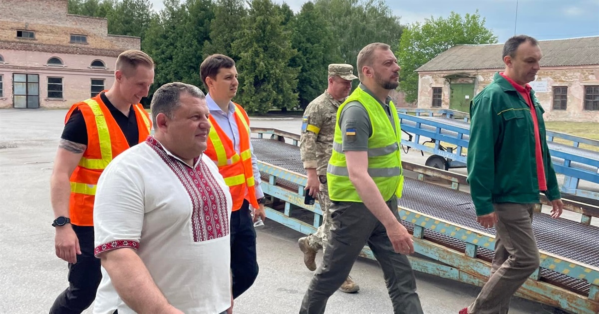 Менську громаду відвідав В'ячеслав Чаус. І не з порожніми руками