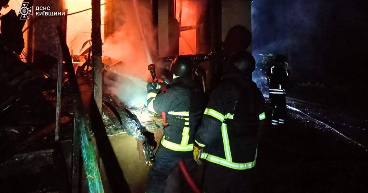 Внаслідок нічної атаки на Київщині травмовано двох людей