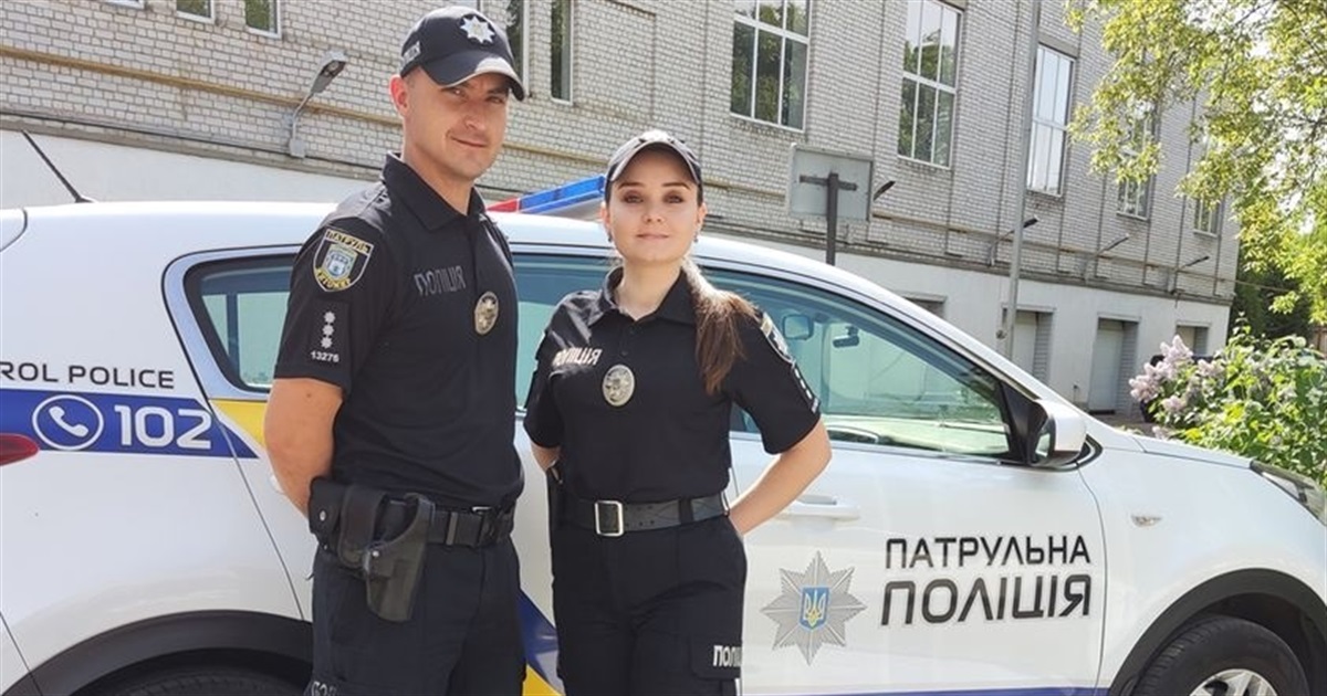 Хотіла вкоротити собі віку: житомирські патрульні надали домедичну допомогу жінці
