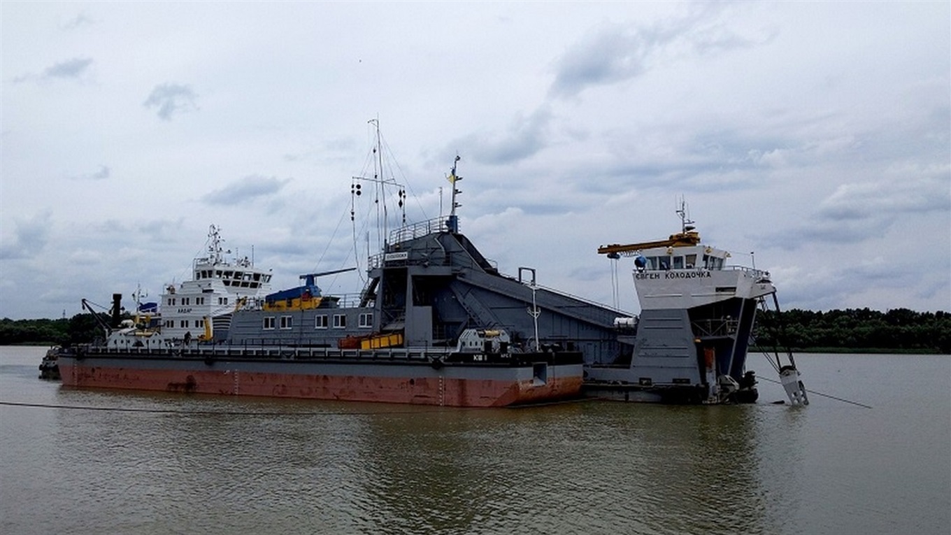 Администрация морских портов своим флотом начала дноуглубительные работы на Дунае