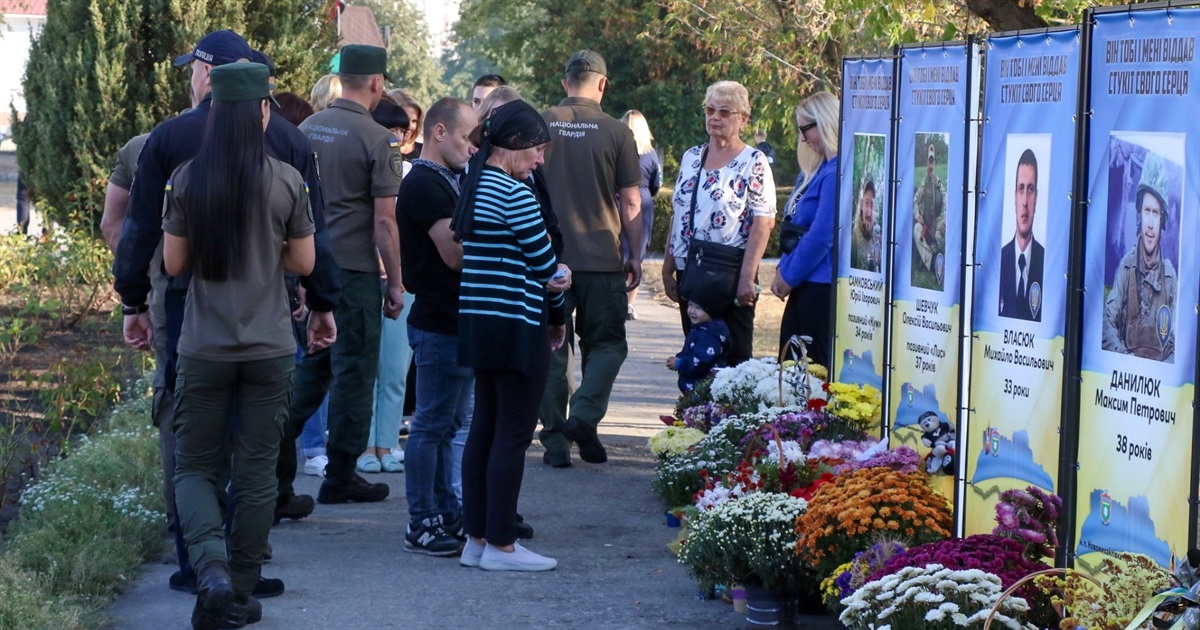 У пам’яті назавжди подвиги земляків, які понад усе любили Україну. У Нетішині віддали шану Героям